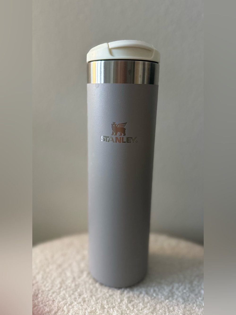 20 oz Stanley AeroLight Transit Fliptop Mug in the Ash colorway